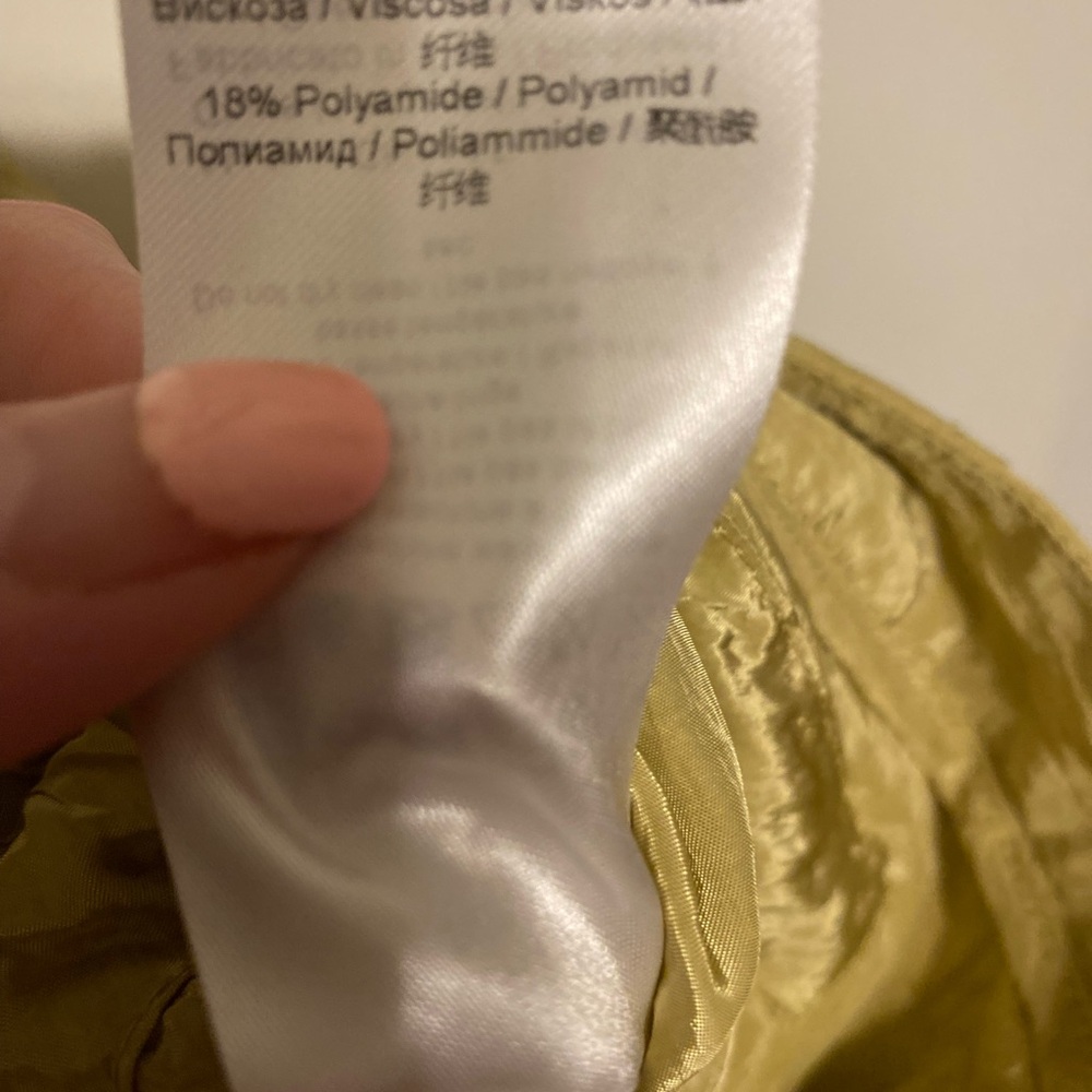 GANNI $595
Crinkled satin tapered pants dusty yellow size 36 size 0 - Picture 11 of 12